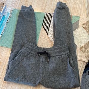 Lulu grey jogger